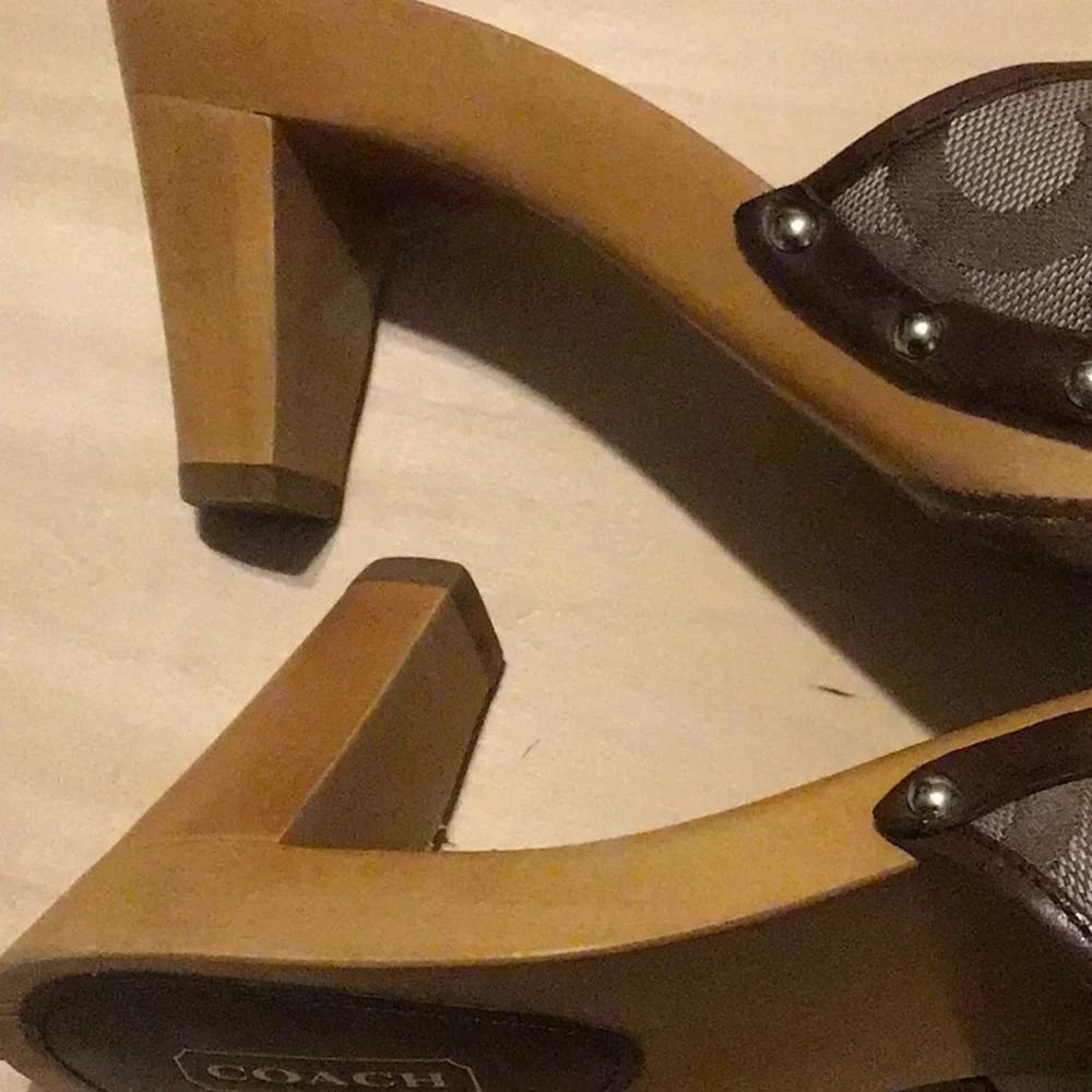 Coach - Picture 5 of 5